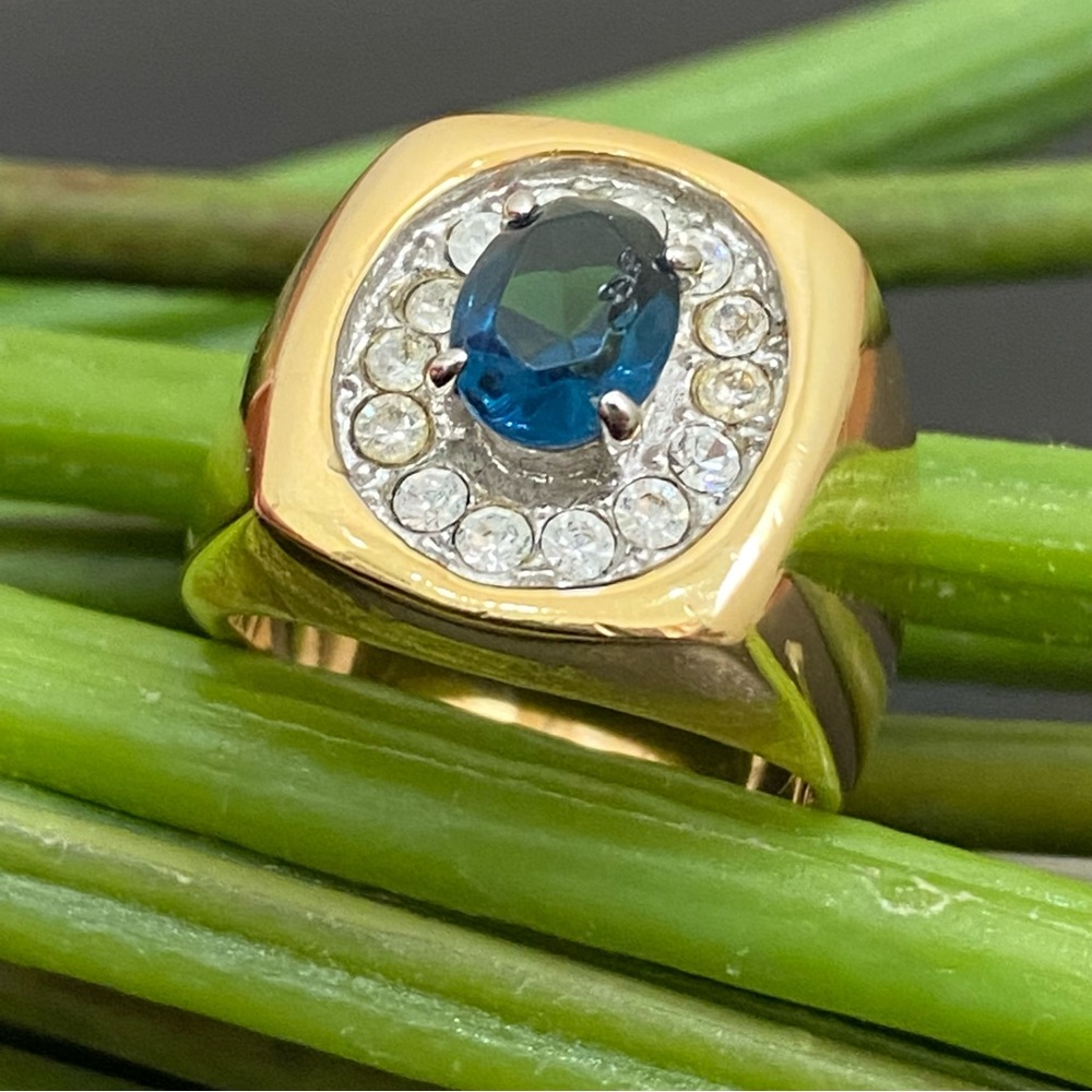 Vintage Unsigned Gold-tone Blue Sapphire CZ Stones Unisex Ring Size 8